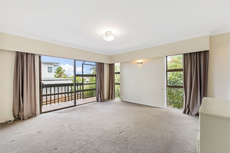 Photo of property in 1/43 Eastcliffe Road, Castor Bay, Auckland, 0620
