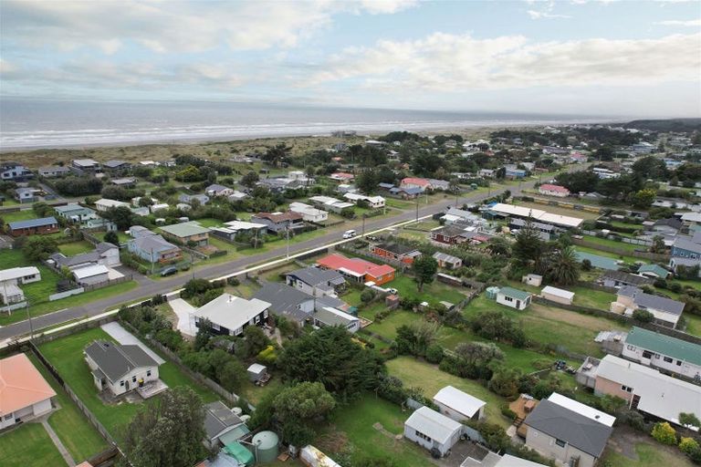 Photo of property in 72 Park Avenue, Waitarere Beach, Levin, 5510