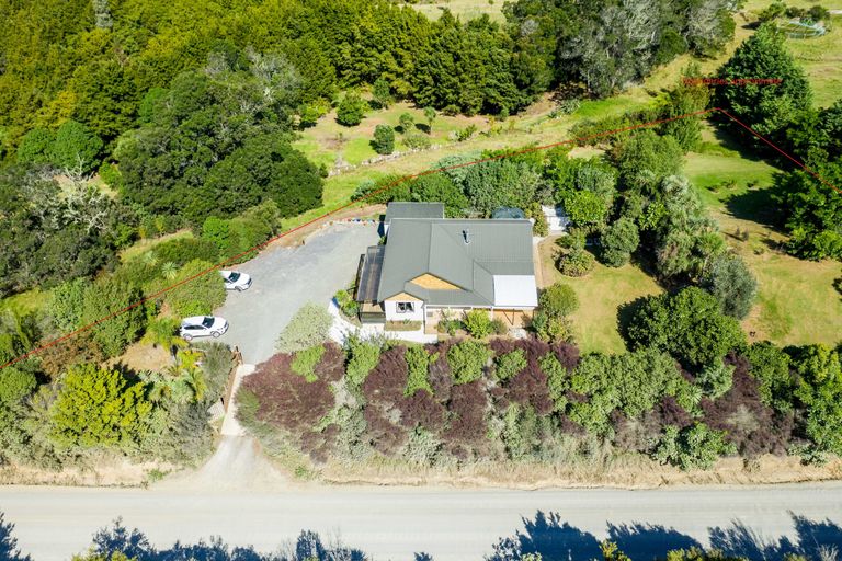 Photo of property in 235 Devich Road, Mangawhai, Kaiwaka, 0573