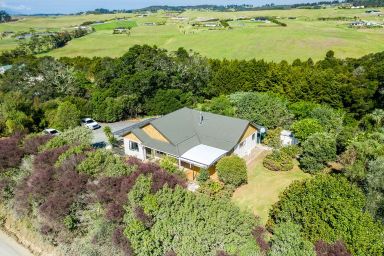Photo of property in 235 Devich Road, Mangawhai, Kaiwaka, 0573