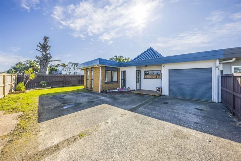 Photo of property in 2/1 Peguero Place, Totara Heights, Auckland, 2105