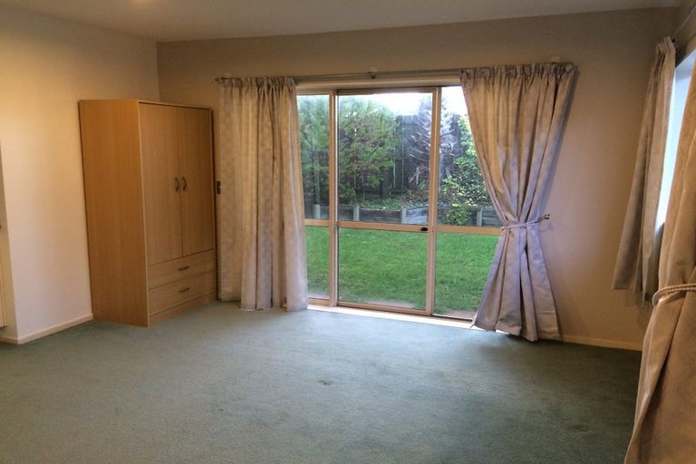 Photo of property in 2/842 East Coast Road, Oteha, Auckland, 0630