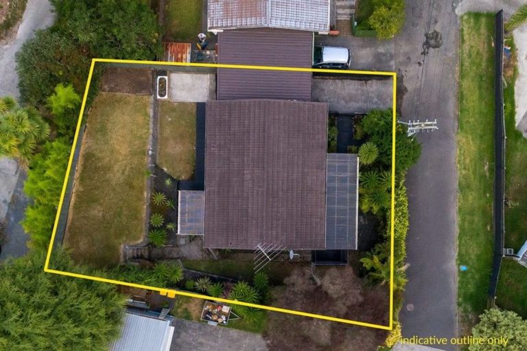 Photo of property in 2/34 Candia Road, Swanson, Auckland, 0614