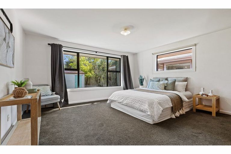 Photo of property in 1/100 Prestons Road, Redwood, Christchurch, 8051