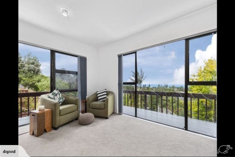 Photo of property in 11a Orewa Heights Crescent, Orewa, 0931