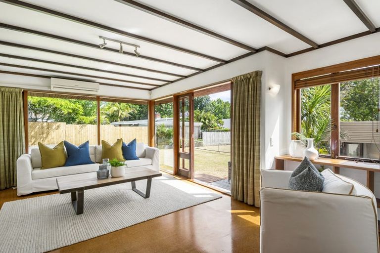 Photo of property in 4 Terrylyn Drive, Hillcrest, Auckland, 0627