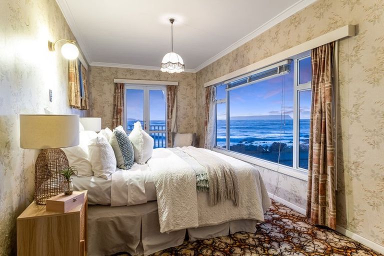 Photo of property in 17 Moana Road, Plimmerton, Porirua, 5026