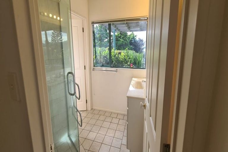 Photo of property in 4 Savoy Road, Orewa, 0931