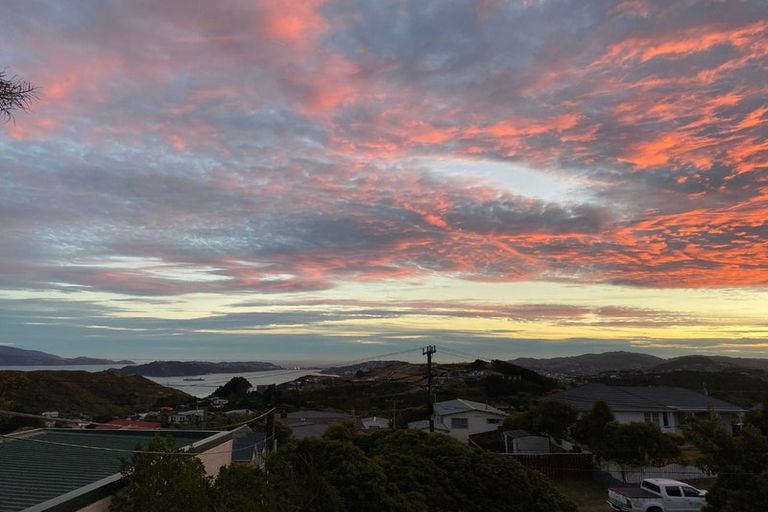 Photo of property in 3 Salford Street, Newlands, Wellington, 6037