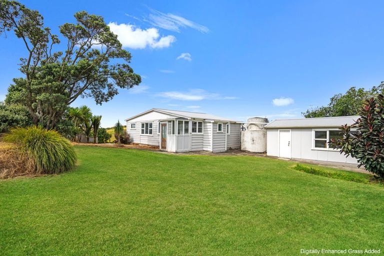 Photo of property in 125 Rehutai Road, Baylys Beach, Dargaville, 0377