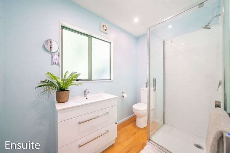 Photo of property in 116 Pinehaven Road, Pinehaven, Upper Hutt, 5019