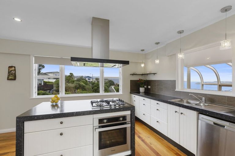 Photo of property in 115 Dowse Drive, Maungaraki, Lower Hutt, 5010
