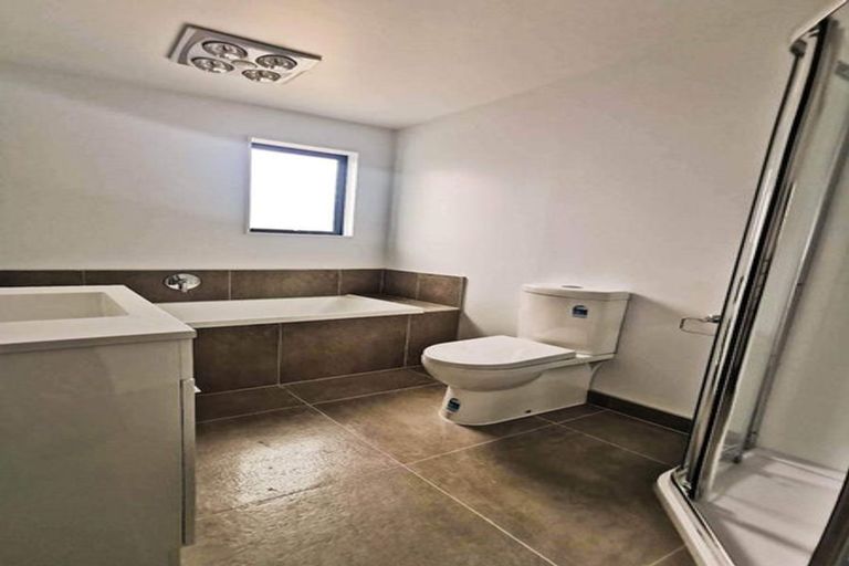 Photo of property in 22 Eileen Newey Place, Henderson, Auckland, 0612