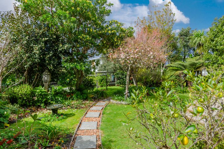 Photo of property in 16 Harbour View Road, Point Wells, Warkworth, 0986