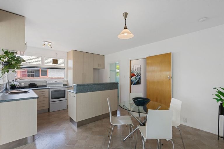 Photo of property in 10 Cotswold Avenue, Bishopdale, Christchurch, 8053