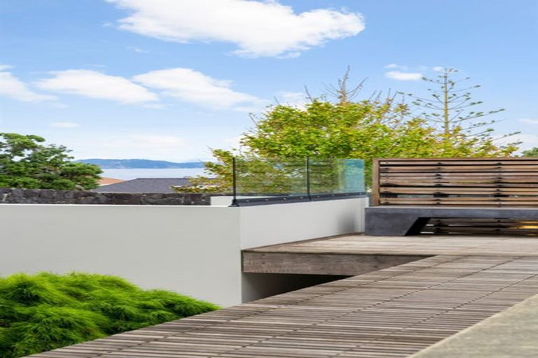 Photo of property in 51 Pacific Parade, Army Bay, Whangaparaoa, 0930