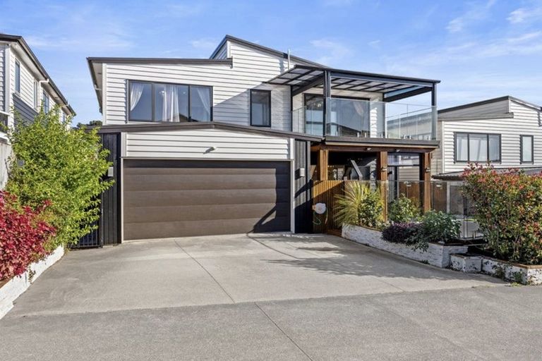 Photo of property in 16 Lime Hill Rise, Flat Bush, Auckland, 2019