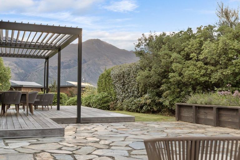 Photo of property in 1 Kirimoko Crescent, Wanaka, 9305