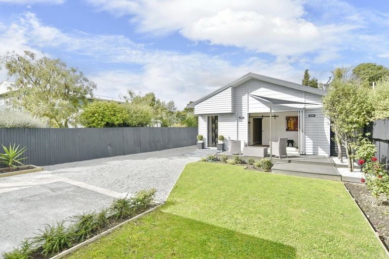 Photo of property in 15 Hargest Crescent, Sydenham, Christchurch, 8023