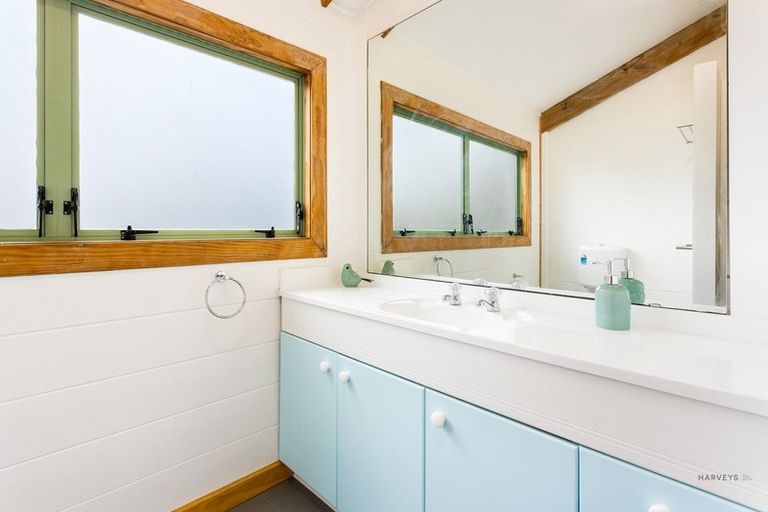 Photo of property in 9a Madigan Place, Glendene, Auckland, 0602