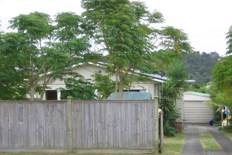 Photo of property in 70 Beach Haven Road, Beach Haven, Auckland, 0626