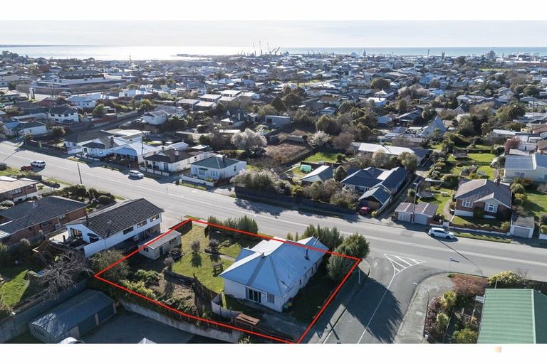 Photo of property in 1 Clifton Terrace, West End, Timaru, 7910