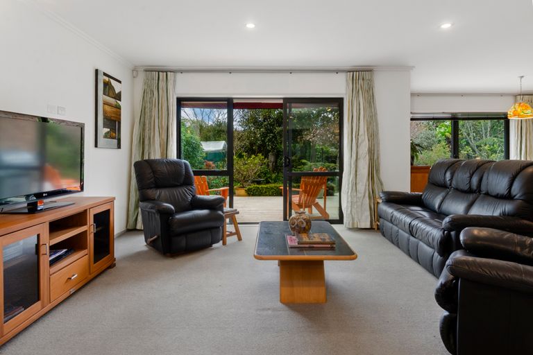 Photo of property in 16 Harbour View Road, Point Wells, Warkworth, 0986