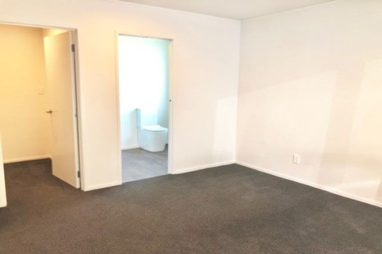 Photo of property in 2/5 Francis Street, Hauraki, Auckland, 0622