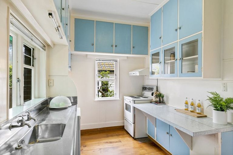 Photo of property in 8 Aplin Terrace, Ngaio, Wellington, 6035