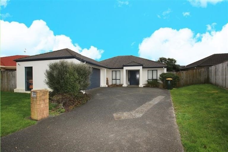 Photo of property in 27 Armoy Drive, East Tamaki, Auckland, 2016