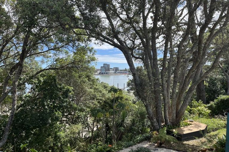 Photo of property in 4/7 Beach Haven Road, Beach Haven, Auckland, 0626