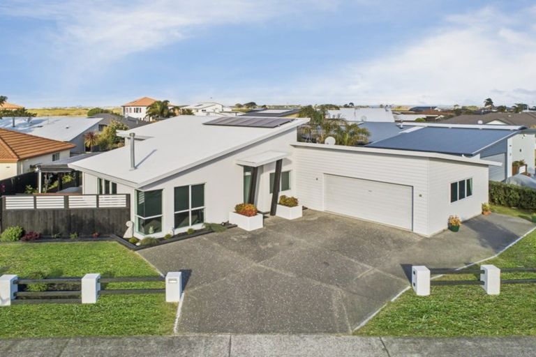 Photo of property in 2 Coral Drive, Papamoa Beach, Papamoa, 3118