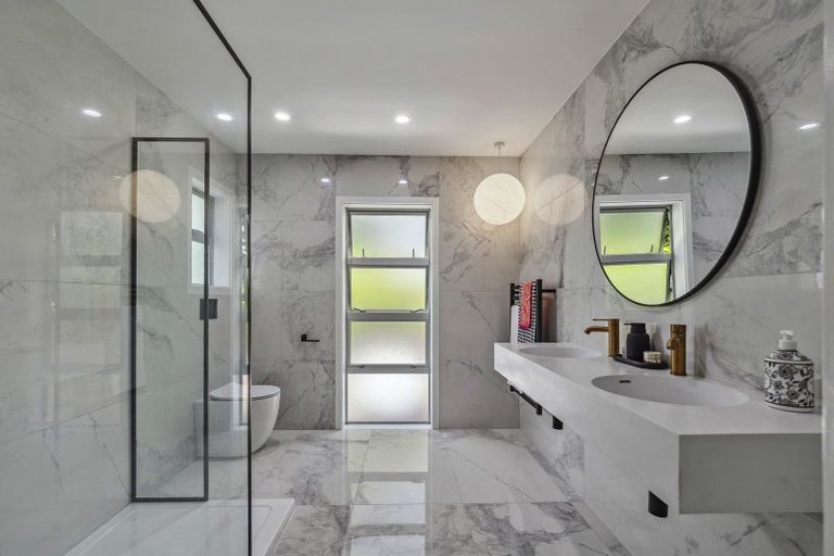 Photo of property in 9 Seymour Road, Mellons Bay, Auckland, 2014