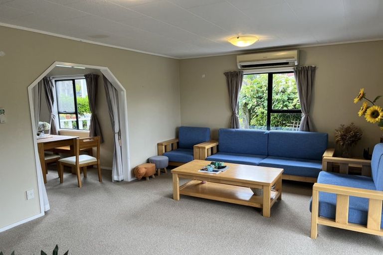 Photo of property in 54 Redlands Grove, Swanson, Auckland, 0612