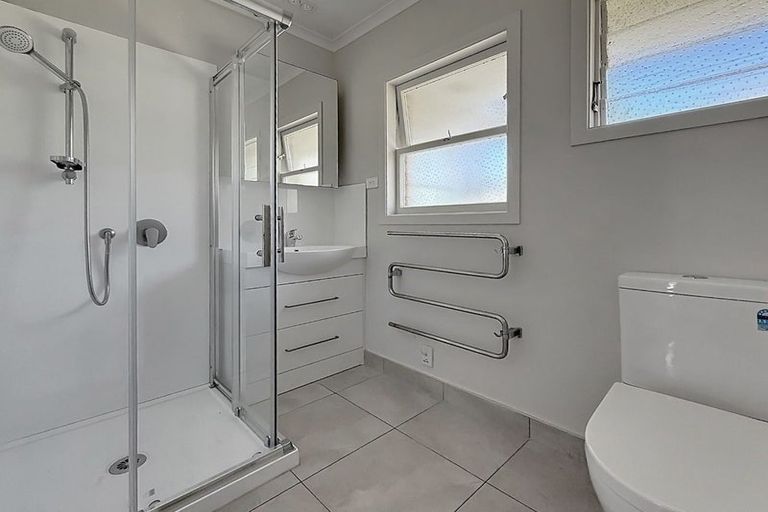 Photo of property in 1/216 Beach Road, Campbells Bay, Auckland, 0630