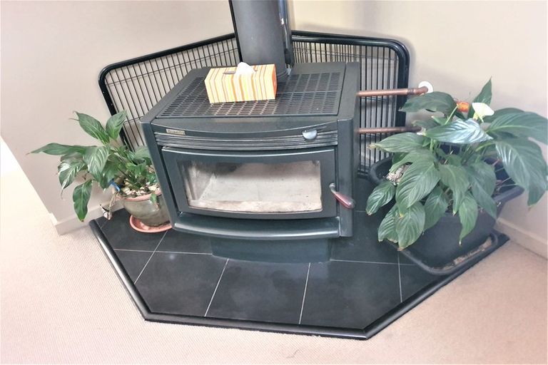 Photo of property in 6 Ormrod Grove, Riverstone Terraces, Upper Hutt, 5018