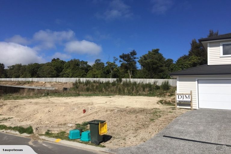 Photo of property in 1 Azalea Lane, Waipahihi, Taupo, 3330