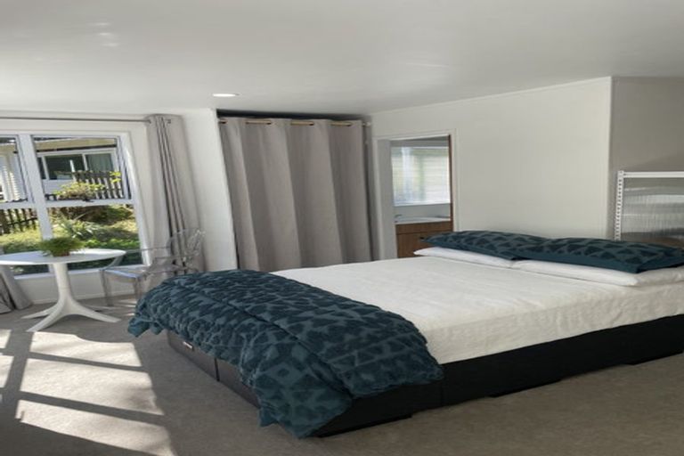 Photo of property in 106 Scenic Drive, Titirangi, Auckland, 0604