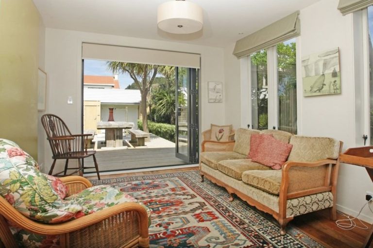 Photo of property in 9 Marine Parade, Seatoun, Wellington, 6022