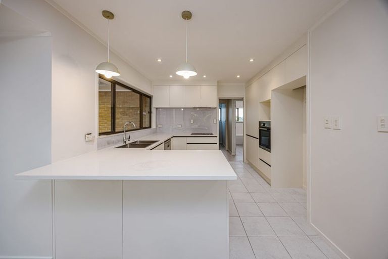 Photo of property in 3 Tilia Place, Totara Heights, Auckland, 2105