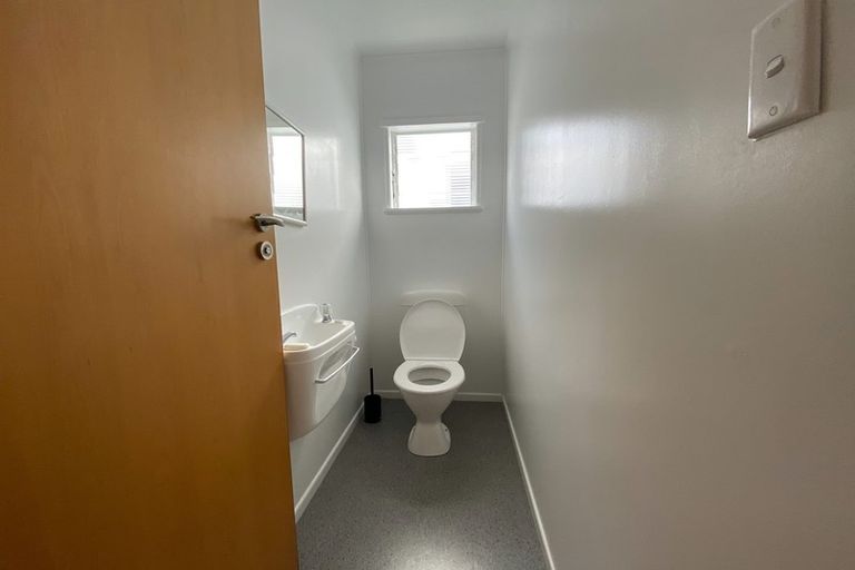 Photo of property in 106 Eversleigh Road, Belmont, Auckland, 0622