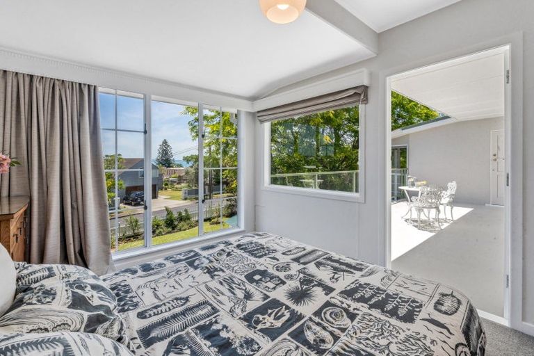 Photo of property in 4 Liston Crescent, Cockle Bay, Auckland, 2014