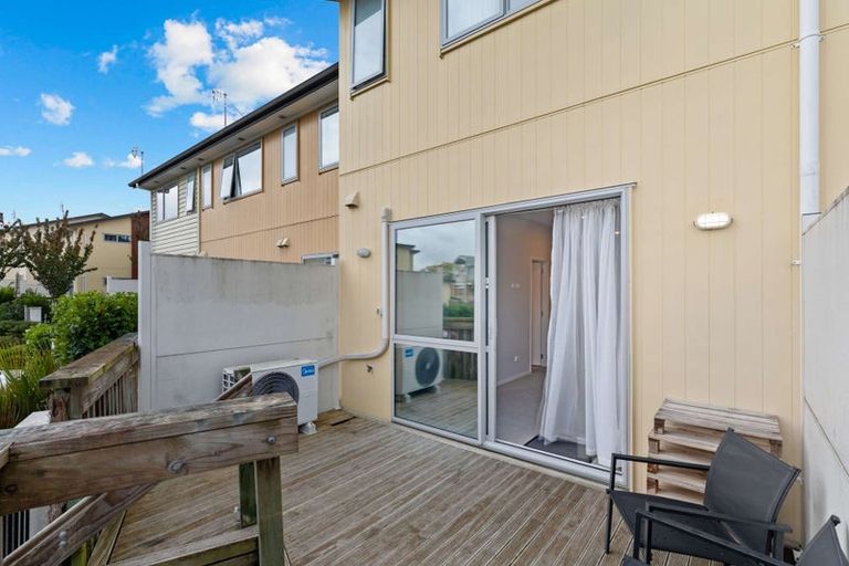 Photo of property in 26/11 Ray Small Drive, Papakura, 2110