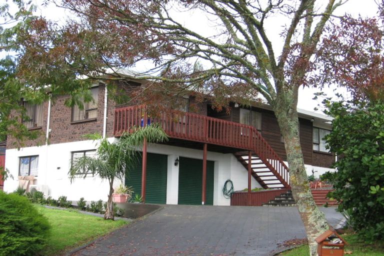 Photo of property in 8 Photinia Place, Botany Downs, Auckland, 2010