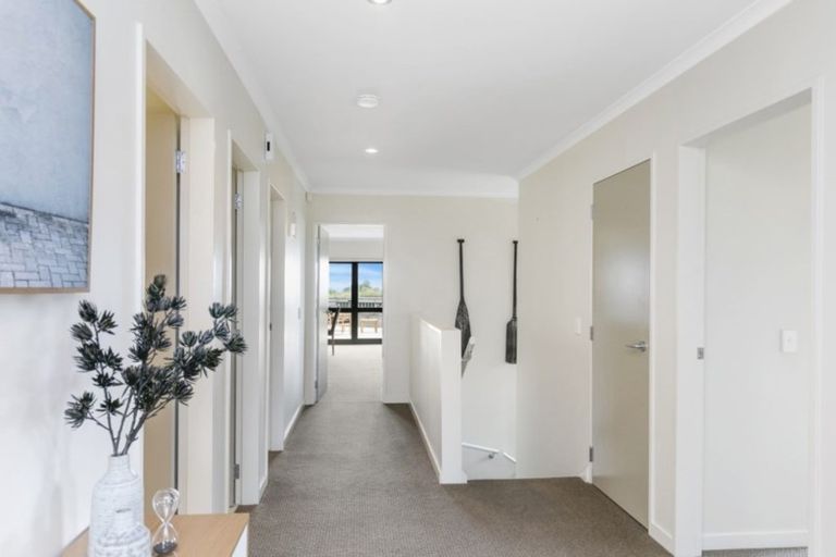 Photo of property in 16 View Road, Titahi Bay, Porirua, 5022