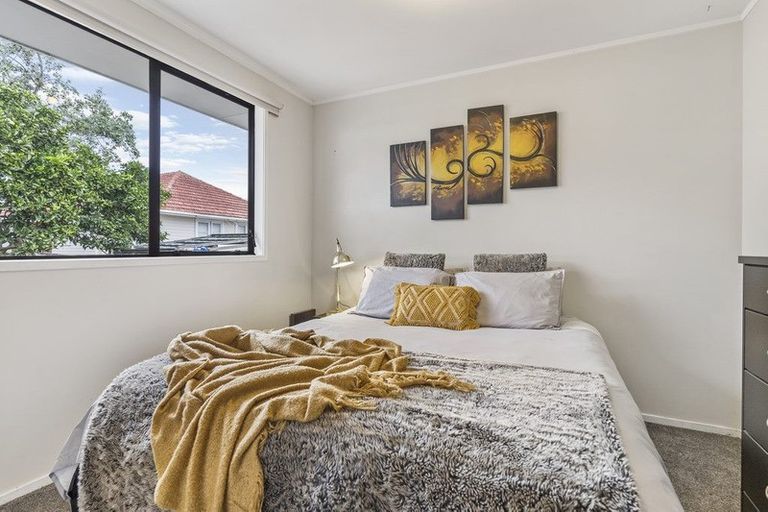 Photo of property in 2/114 Kervil Avenue, Te Atatu Peninsula, Auckland, 0610