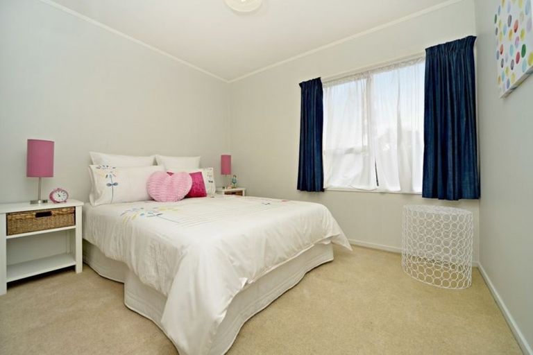 Photo of property in 5 Leatham Crescent, Opaheke, Papakura, 2113