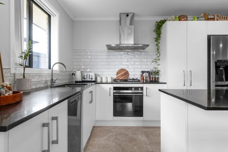 Photo of property in 32 Oralee Terrace, Peacocke, Hamilton, 3206