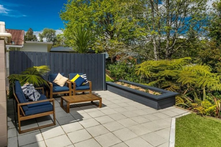 Photo of property in 52 Normanton Street, Glenfield, Auckland, 0629
