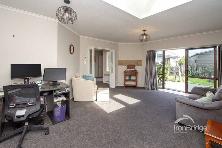 Photo of property in 6 Grove Place, Rangiora, 7400